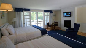 Гостиница Colonial Inn Harbor Springs  Харбор Спрингс